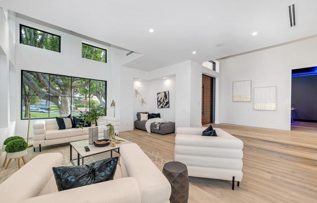 Living room with a large aluminum-clad picture window and clerestory windows, Calabasas